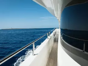 16 - Side Deck