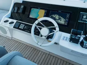 11 - Flybridge Helm