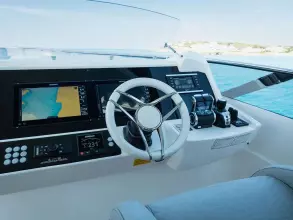 12 - Flybridge Helm