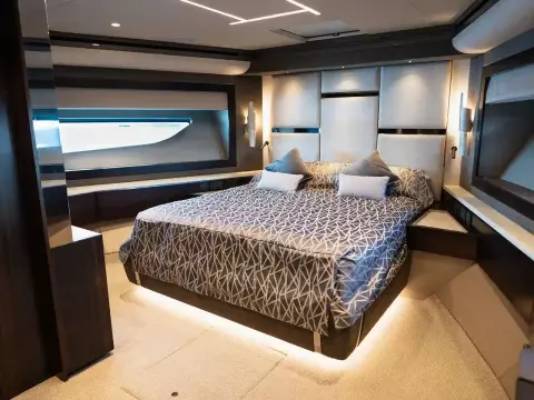 38 - VIP Cabin
