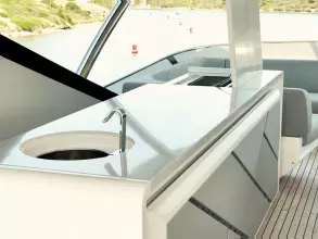9 - Flybridge Wet Bar