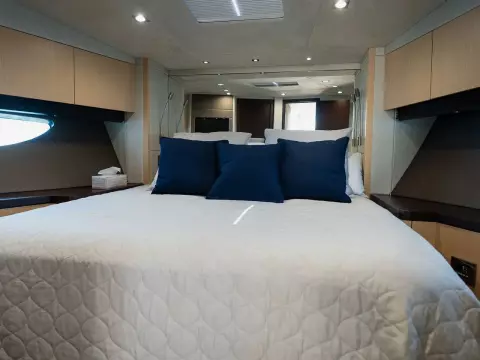16 - VIP Cabin