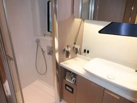19 - Master Cabin En Suite