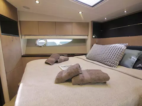 33 - VIP Cabin