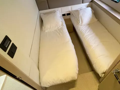 17 - Twin Cabin