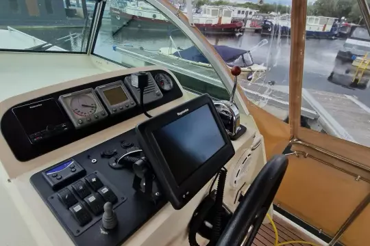 Cockpit of 2008 Linssen 33.9 AC yacht with navigation instruments and marina view.