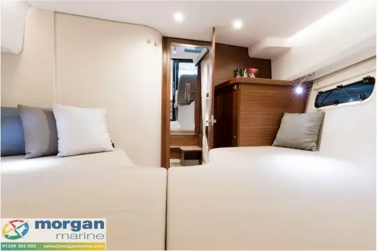 Nimbus 305 Coupe Cabin 2