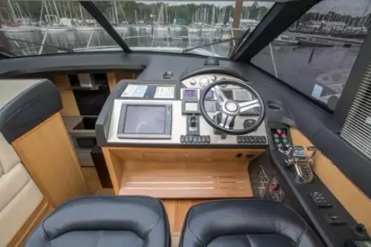 Princess V52 - Helm