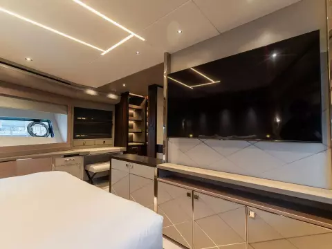 42 - VIP Cabin