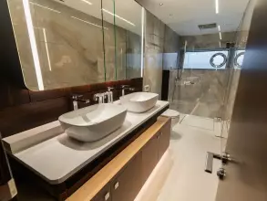 40 - Master Cabin En Suite