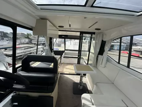 2022 Jeanneau NC33 14