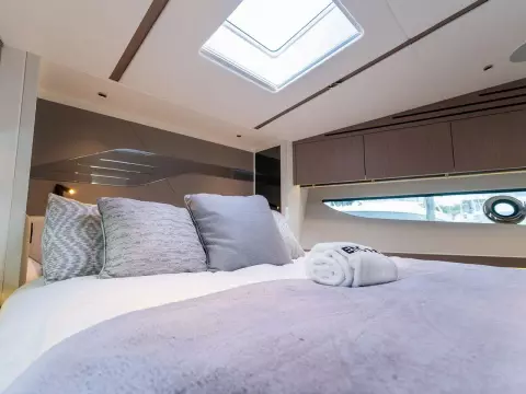 32 - VIP Cabin