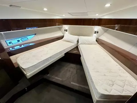33 - VIP Cabin