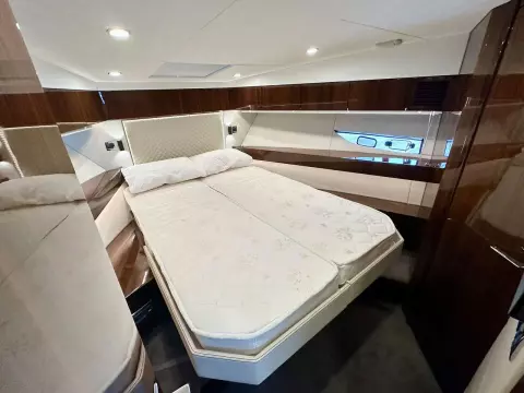 32 - VIP Cabin