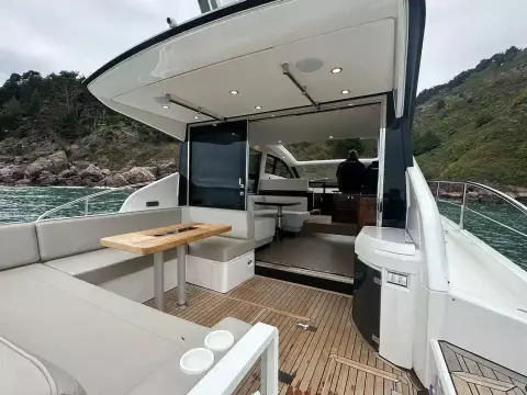 10 - Aft Cockpit