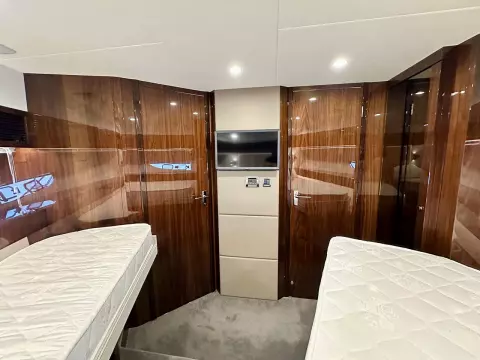 34 - VIP Cabin