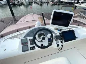 32 - FlyBridge Helm