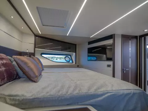 37 - VIP Cabin