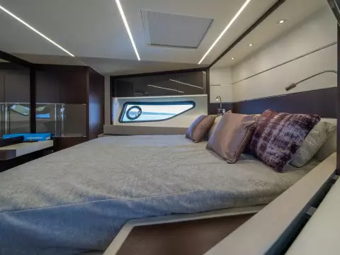 36 - VIP Cabin