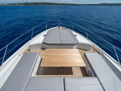 9 - Foredeck