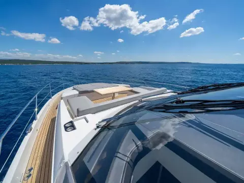 10 - Foredeck