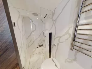 18 - Master Cabin En Suite