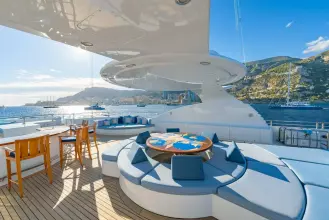 19 Sundeck With Table Deployed