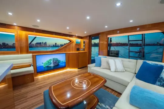 Salon Aft, Fresh Settee    