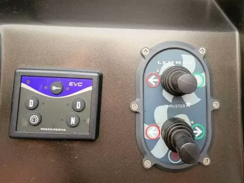 Bow And Stern Thruster Controls
