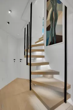 Stairway to Upper Deck