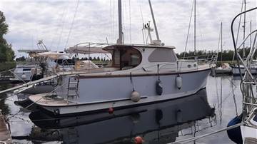 El Sentio aft quarter view