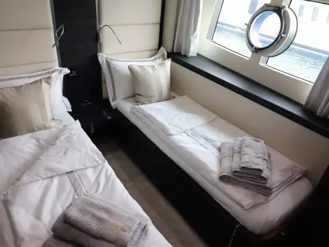 26 - Twin Cabin