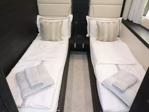 27 - Twin Cabin