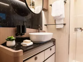 54 - Twin Guest Cabin En Suite