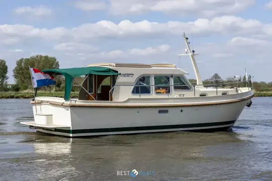 Linssen Grand Sturdy 29.9 Sedan 1
