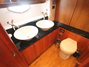 18 - Master Cabin En Suite