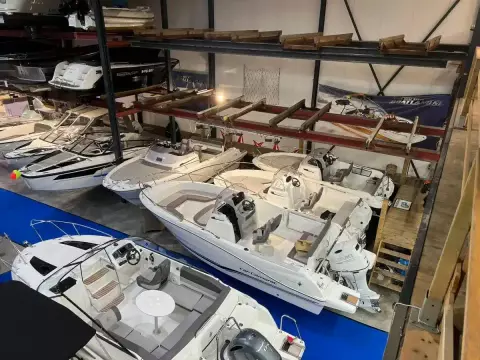 Jeanneau Cap Camarat 6.5 Center Console 10