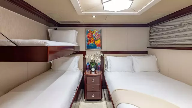 Forward Starboard Guest Stateroom