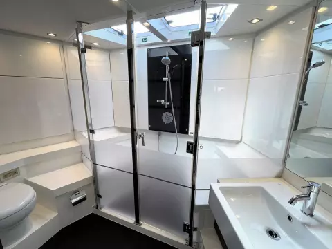 19 - Master Cabin En Suite