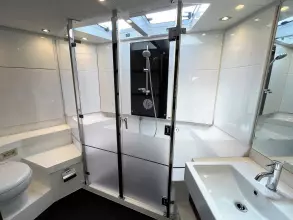 19 - Master Cabin En Suite