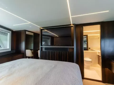 45 - VIP Cabin
