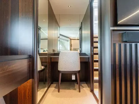 46 - VIP Cabin
