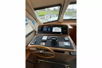 Helm of 2025 Linssen 45 SL Sedan with advanced navigation controls and display screens.