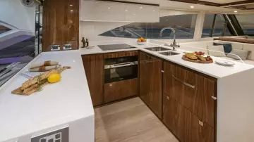 Riviera 6800 Sport Yacht PE Galley 01 Scaled (1)