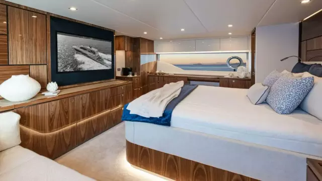 Riviera 6800 Sport Yacht PE Master Stateroom 01 Scaled (1)