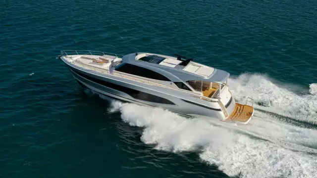 Riviera 6800 Sport Yacht Platinum Edition Running 01 R 1 (1)