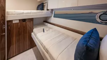 Riviera 6800 Sport Yacht PE Starboard Stateroom 01 (1)