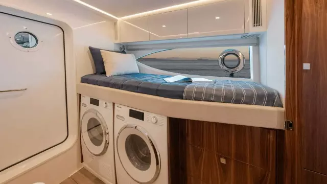 Riviera 6800 Sport Yacht PE Crew Cabin 02.jpg Scaled (1)