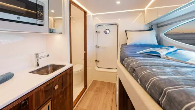 Riviera 6800 Sport Yacht PE Crew Cabin 03 Scaled (1)