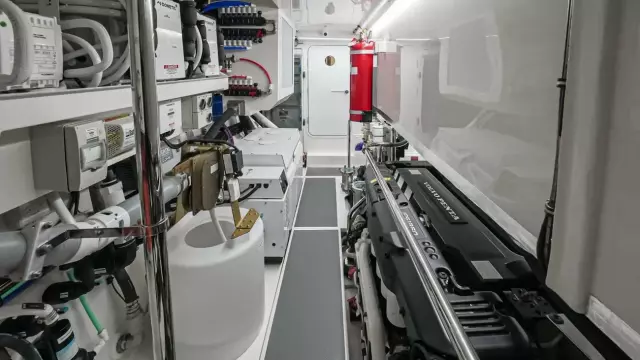 Riviera 6800 Sport Yacht PE Engineroom 01 Scaled (1)